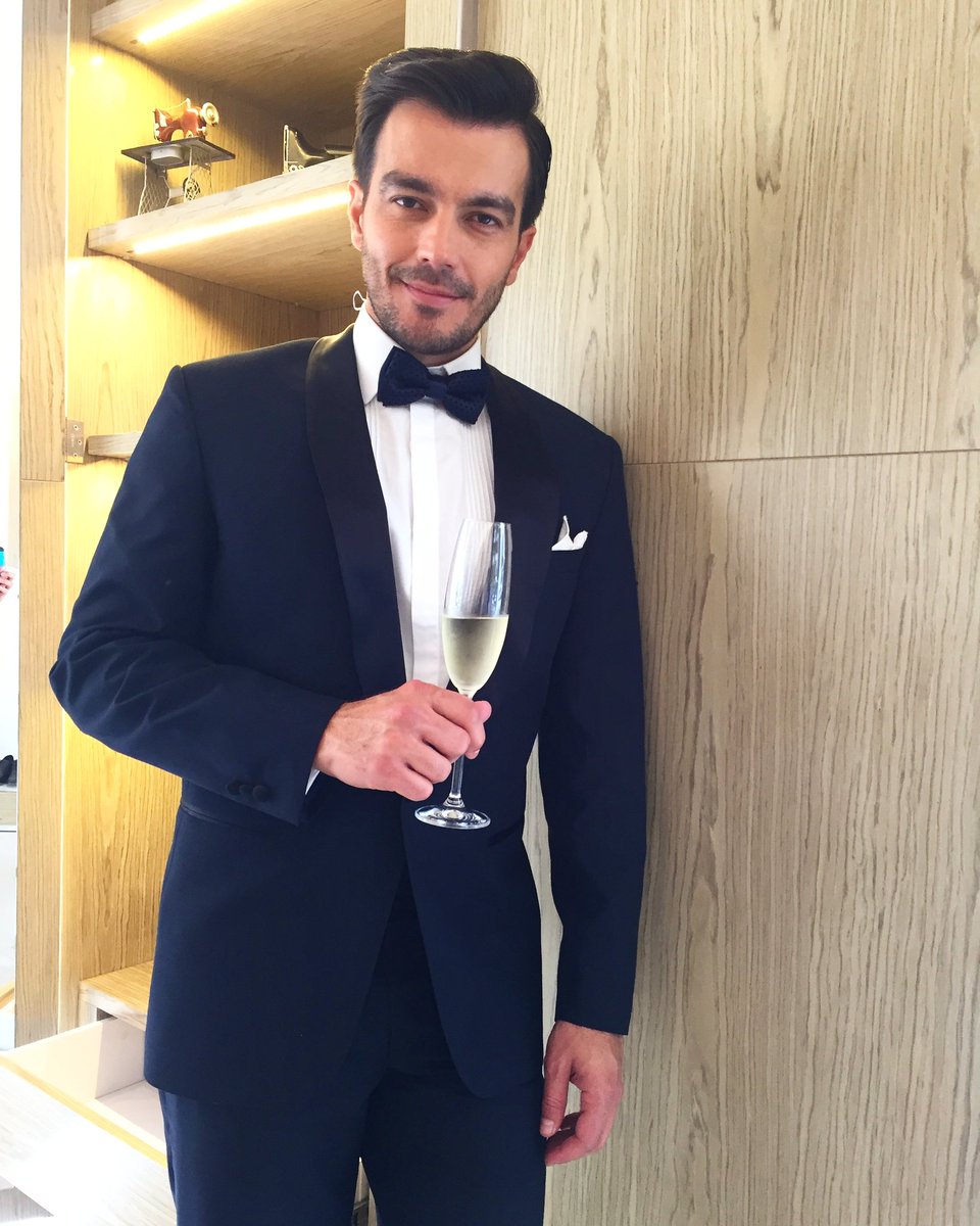 Feliz viernes!! <a href="/JONSONEN/">JON SONEN</a> 🥂