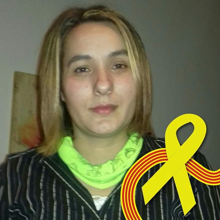 EmiliaDaCosta3's tweet photo. Llibertat per els presos politics   , anen   ser  solidaris amb el poble catalan    ,aixo  no  es  hazer  politica   enpresionan     gent    per  expresar , jo  con  portuguesa   apelo al bon  senso      dels ciudadanes   unimes  forças   per  que  escuten https://t.co/rnYDqqQW8o