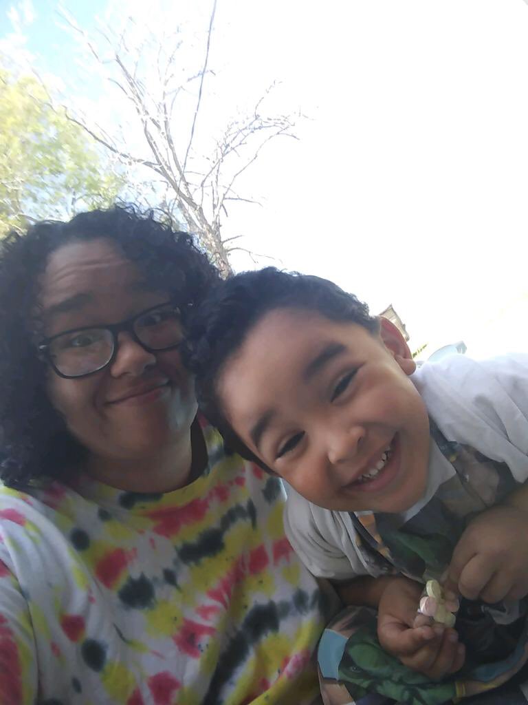 dee_nasty1's tweet photo. Painting and picnic with my little buddy ❤️ https://t.co/yfuj7kpHvp
