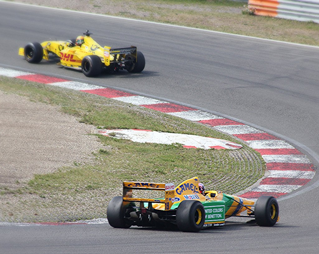 mar_B_ond's tweet image. #FormulaFriday 😊
#Classics  #FormulaOne
#Benetton  #Jordan

#Trackside #Photography