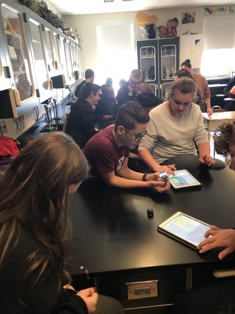 NicoleReinking's tweet photo. GHMS students went “mad” today for Middle School Madness Interest Areas. Students received one of their top three interest choices and had a blast this afternoon with staff! #GHMSRocks #RelationshipsMatter #PositiveBehaviorSupport https://t.co/7bQV4wab31