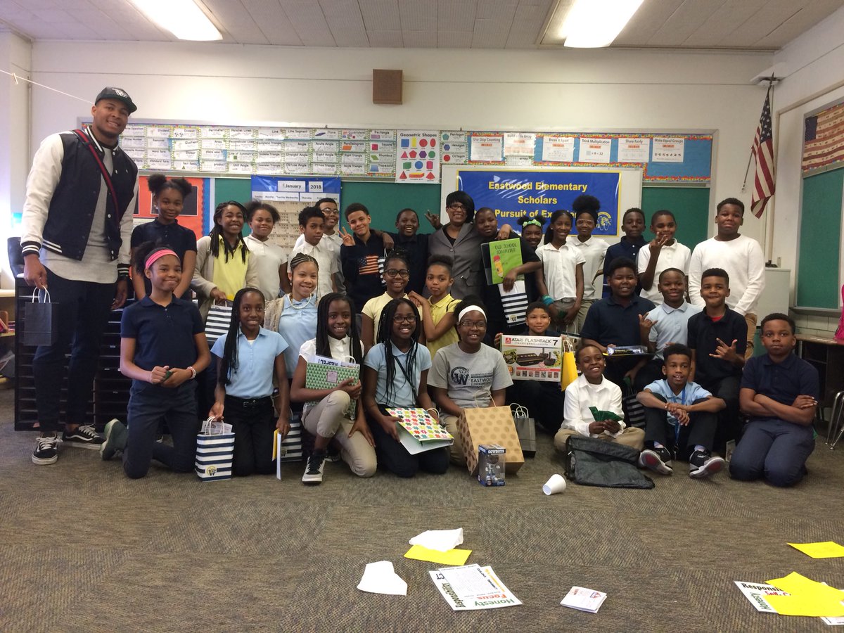 Mkendel17's tweet image. Great celebration for these scholars with special guest Pharaoh Brown TE from the Oakland Raiders #81. @RAIDERS @whcs_tigers