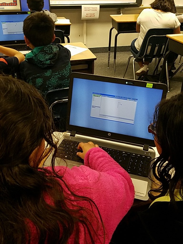 Christiansenl13's tweet image. My favorite thing about perimetee abd Area= LogoPaths! #cfbmath #cfbdavis