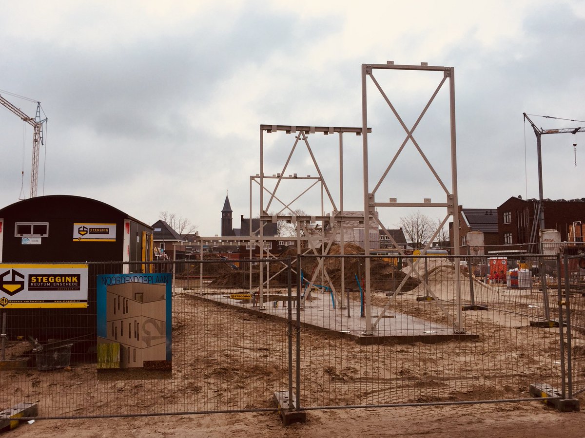 StegginkBouw's tweet image. Stalen frame staat, binnenkort hsb-wanden plaatsen door @PrefabNL #nieuwbouw #boddenkamp @enschede