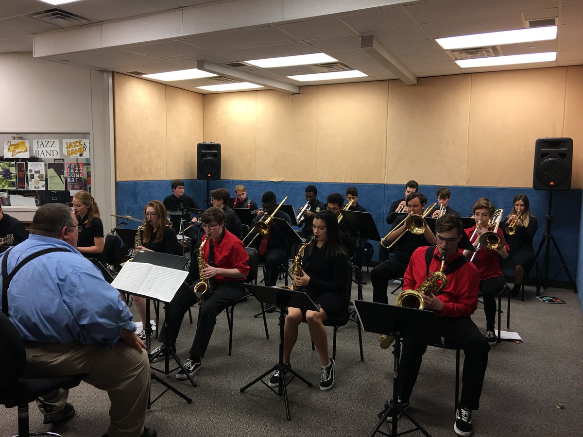 EvermanBand's tweet photo. EHS Jazz Band working with clinicians at Coyote Jazz Festival.  Sight Reading with students from Burleson HS &amp; A Groovy Jazz Theory class. https://t.co/sAa83c7FTc