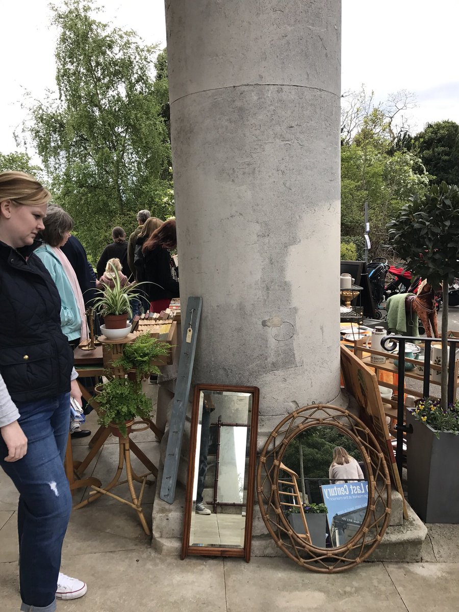 so_lastcentury's tweet photo. On Easter Monday, why not come  to So Last Century Vintage Market at the Mansion, Beckenham Place Park, SE London. 20+ vintage traders, streetfood, craft beer, cafe, record shop, museum, artists’ open studio &amp; sewing school. FREE entry http:https://t.co/mUPCwy3aYm @SkintLondon https://t.co/Zpg1bHePMJ