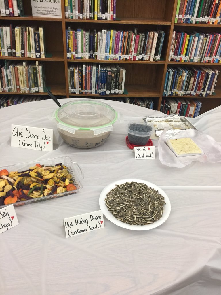 BHSIntNatClub's tweet image. Getting ready for our Fashion Show, checking out the food!