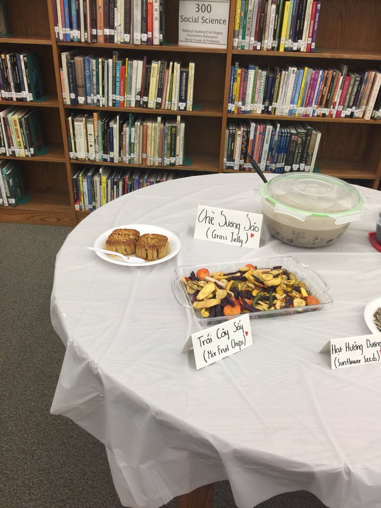 BHSIntNatClub's tweet image. Getting ready for our Fashion Show, checking out the food!