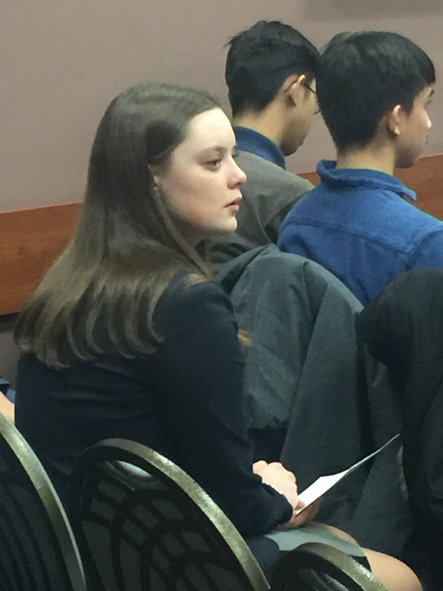 AnoMagnifico's tweet image. Julia @nmcLRSD @louis_riel_sd asks @Mayor_Bowman @jujube_112 about #supervisedINJECTIONsites #greatquestion #challengethesystem #studentvoice