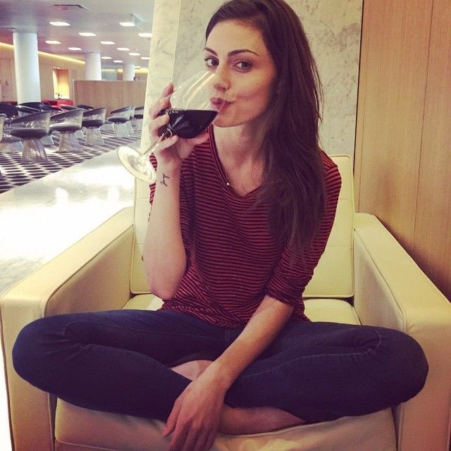 SavageAsset's tweet image. “Well, ya girl found wine. Locked in a nice safe building. Time to get wasted. Who’s joinin’ me?”