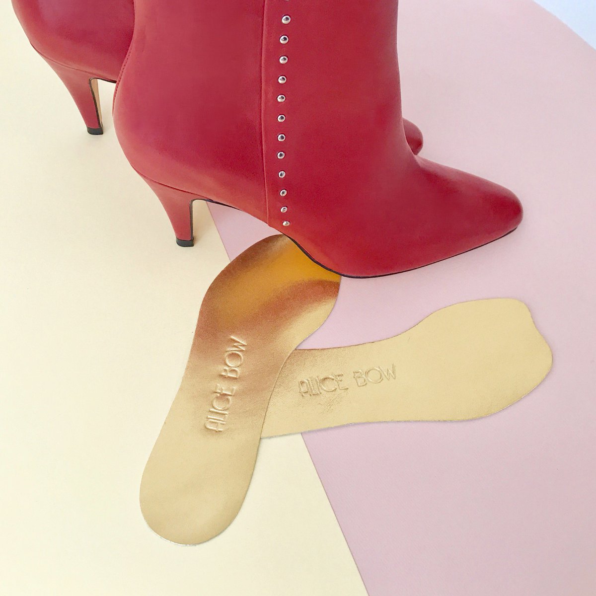 Red and Gold - let the weekend unfold 🤩