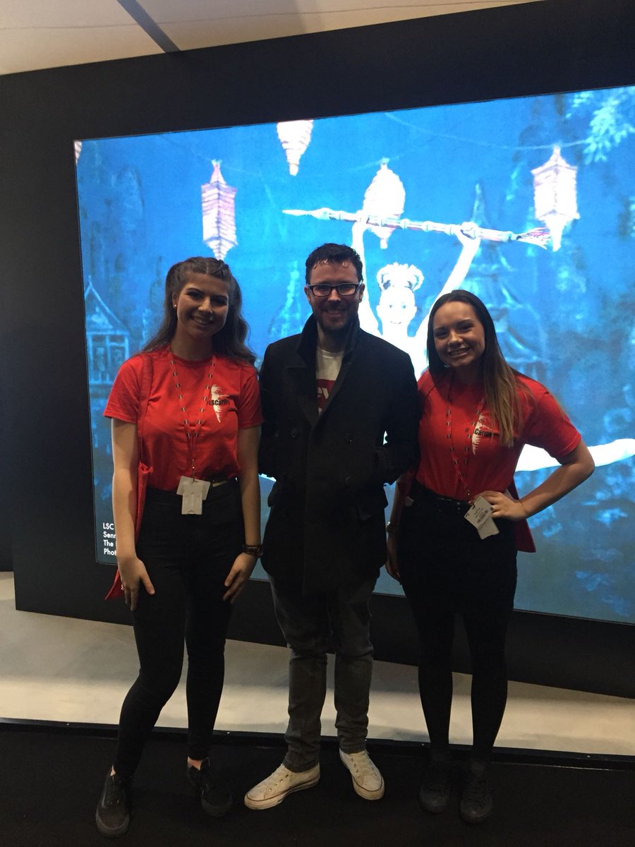 So lovely to see LSC alumnus Chris Whittaker at <a href="/MOVEITSHOW/">MOVE IT</a>, pictured here with our current students. Chris was recently awarded the Offie award for Best Choreography/Movement for his work on <a href="/TopHatGatehouse/">Top Hat London</a>. Congratulations!
#lscfamily #lscarmy #moveit2018