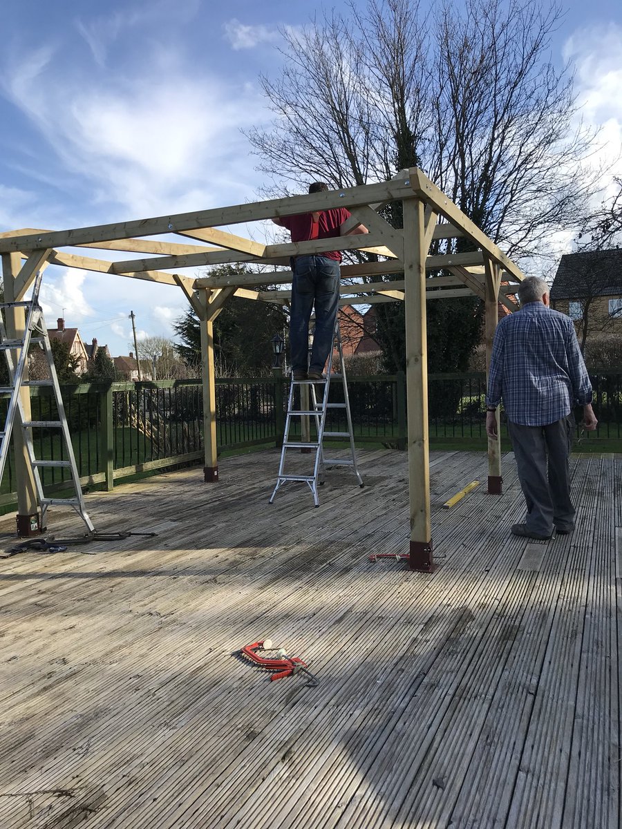 GeorgeOundle's tweet photo. Nearly done #mightsnowlater https://t.co/v83KnJBEWI