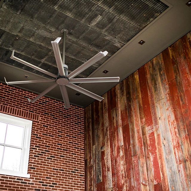 bigassfans's tweet photo. The perfect backdrop. #Repost @cochranslumber
・・・
#reclaimed barn wood taken down from our clients farm, lightly brushed in our shop, and #repurposed in his home. #modernmeetsrustic #designinspiration #wowthatsabigfeaturewall @cochranslumber https://t.co/EL42Cri0RM https://t.co/CB2YeGIzkt