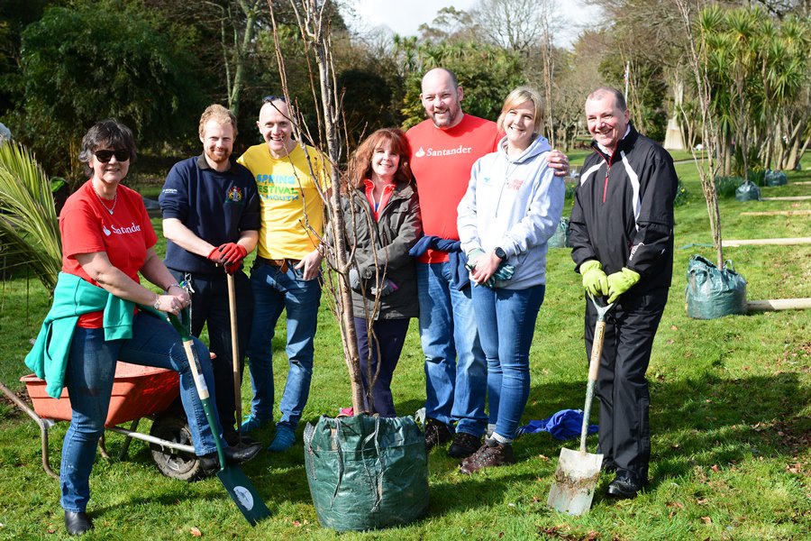 #loveFalmouth (@falmouthtownuk) on Twitter photo It may be forecast a bit cold over the weekend but our brilliant volunteers will be doing their best to tackle many sites. Litter picking, beach cleaning, scrub clearance, you name it we'll be sprucing it!! <a href="/UniExeCornwall/">University of Exeter, Cornwall</a> <a href="/FathomsFree/">Fathoms Free</a>
#FalSpringFest #Falmouth. Pics from today It may be forecast a bit cold over the weekend but our brilliant volunteers will be doing their best to tackle many sites. Litter picking, beach cleaning, scrub clearance, you name it we'll be sprucing it!! <a href="/UniExeCornwall/">University of Exeter, Cornwall</a> <a href="/FathomsFree/">Fathoms Free</a>
#FalSpringFest #Falmouth. Pics from today