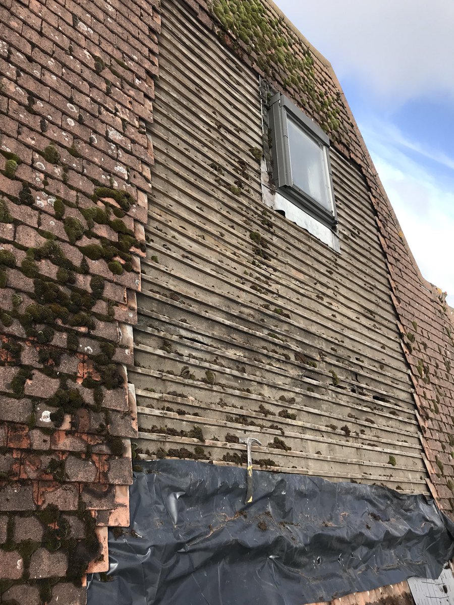 Dgbuilding's tweet photo. South side stripped and ready for dorma build on Monday. Floor base and steels in, ready to build build build. #carpentry #roofing #dorma #design https://t.co/32PA53Rq7I