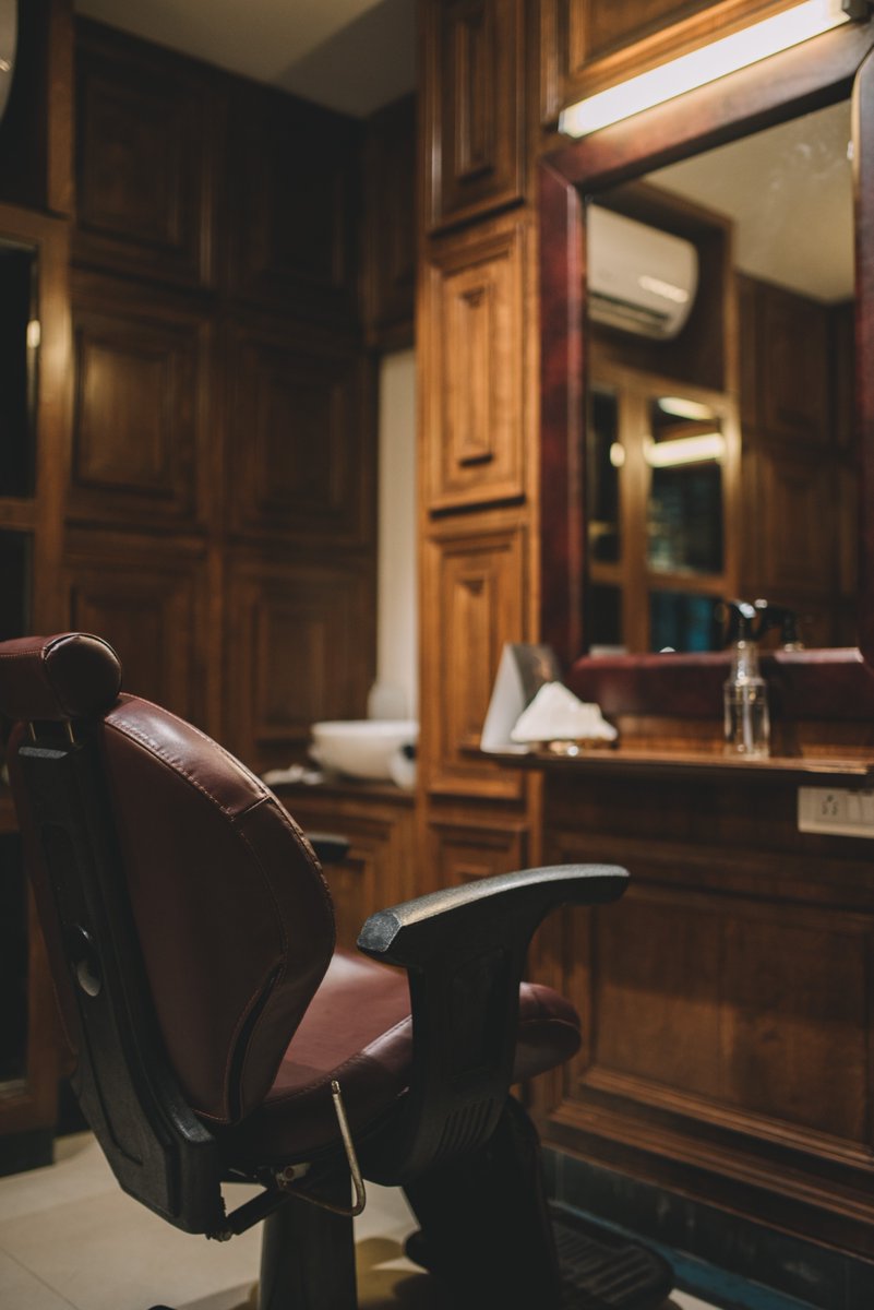 Feeling pampered has never been easier! 

Book an appointment for your next haircut or shave get a Flat 20% off.

Call us at 08048903312 or click on the link form.bodycraft.co.in/on_bill. 

#BodycraftMen #Haircut #Dapper #Men #StyleOfPlay
