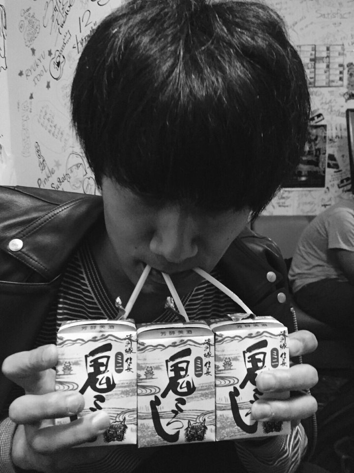 ストローで飲める日本酒売ってあった すぐキマりそう 末期感漂ってる の声 Togetter
