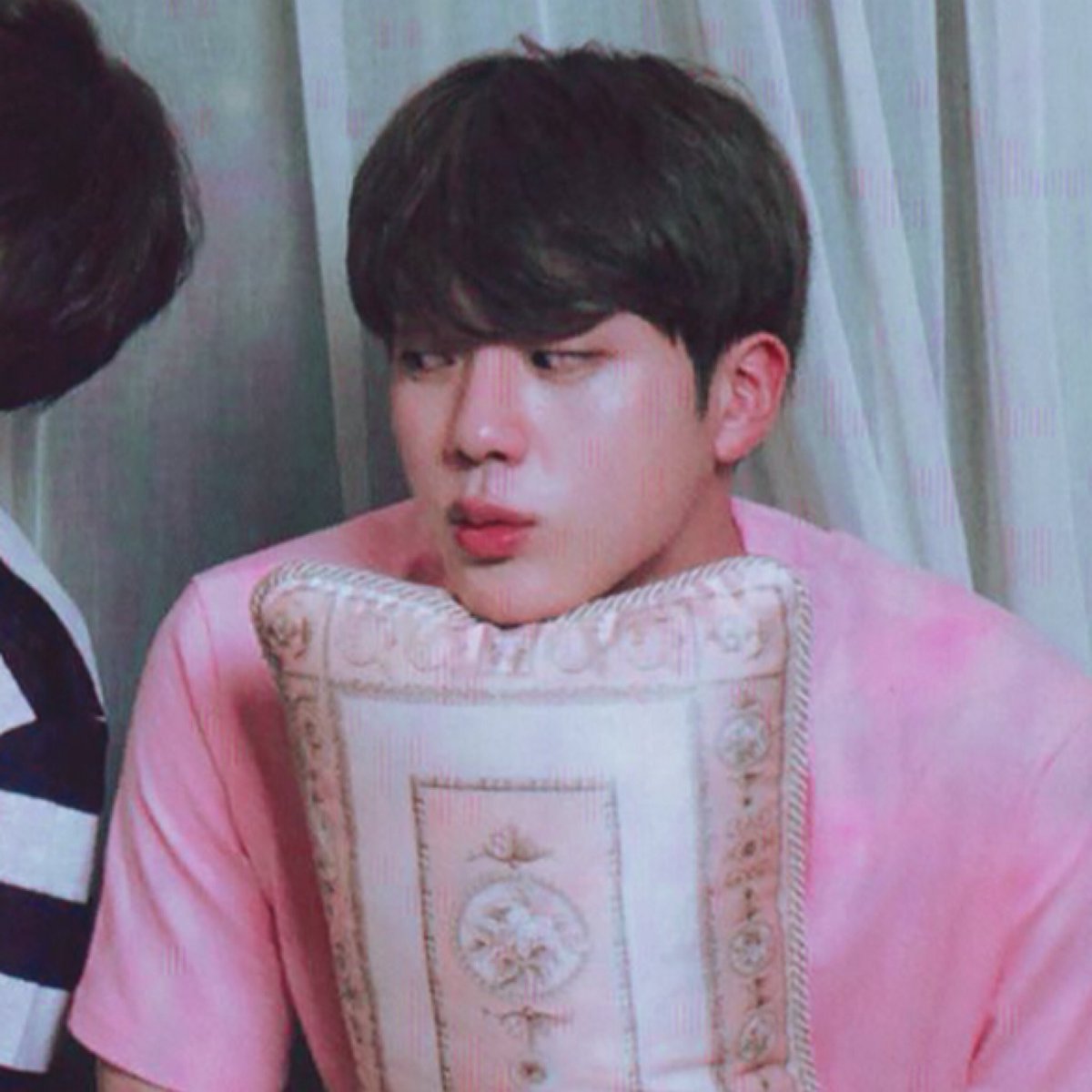 ppen_twt's tweet photo. ความรู้สึกจินคงแบบ..กูมาทำอะไรกงนี้วะ 5555555555555555555555555
#kookmin https://t.co/vTZRHpPkmJ