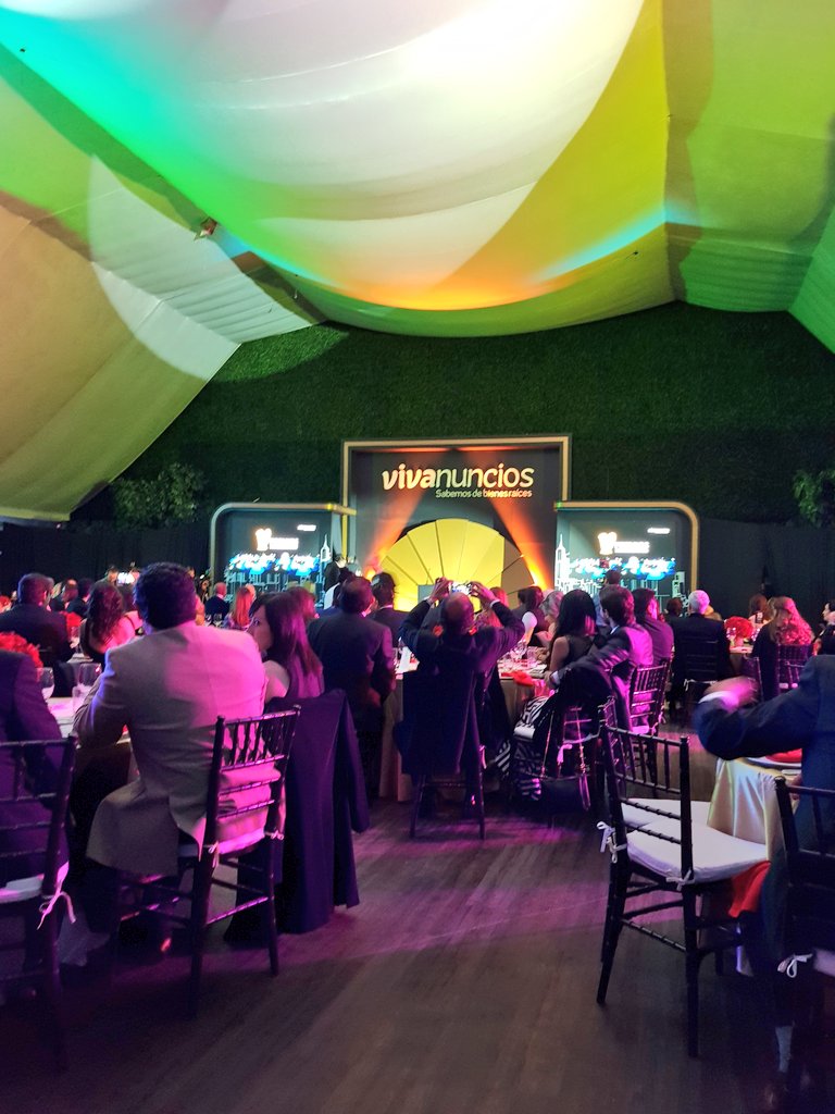 Intelimetrica's tweet photo. #Intelimétrca y #Yals estuvieron presentes el día de ayer en los "Premios inmobiliarios" de @Vivanuncios https://t.co/jx1t1l6LUY
