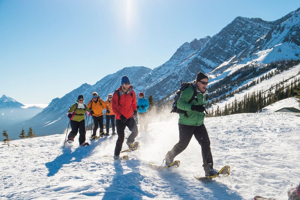 visitcanmore's tweet image. Who is getting outside this weekend to enjoy the fresh snow? Take advantage of the surprise snow fall! 

Photo courtesy of @tourismcanmore 
#mountainspring #springhasnotsprung #canmore #winter #bowvalley #freshsnow #snowshoeing #kananaskis #getoutside #downtowncanmore