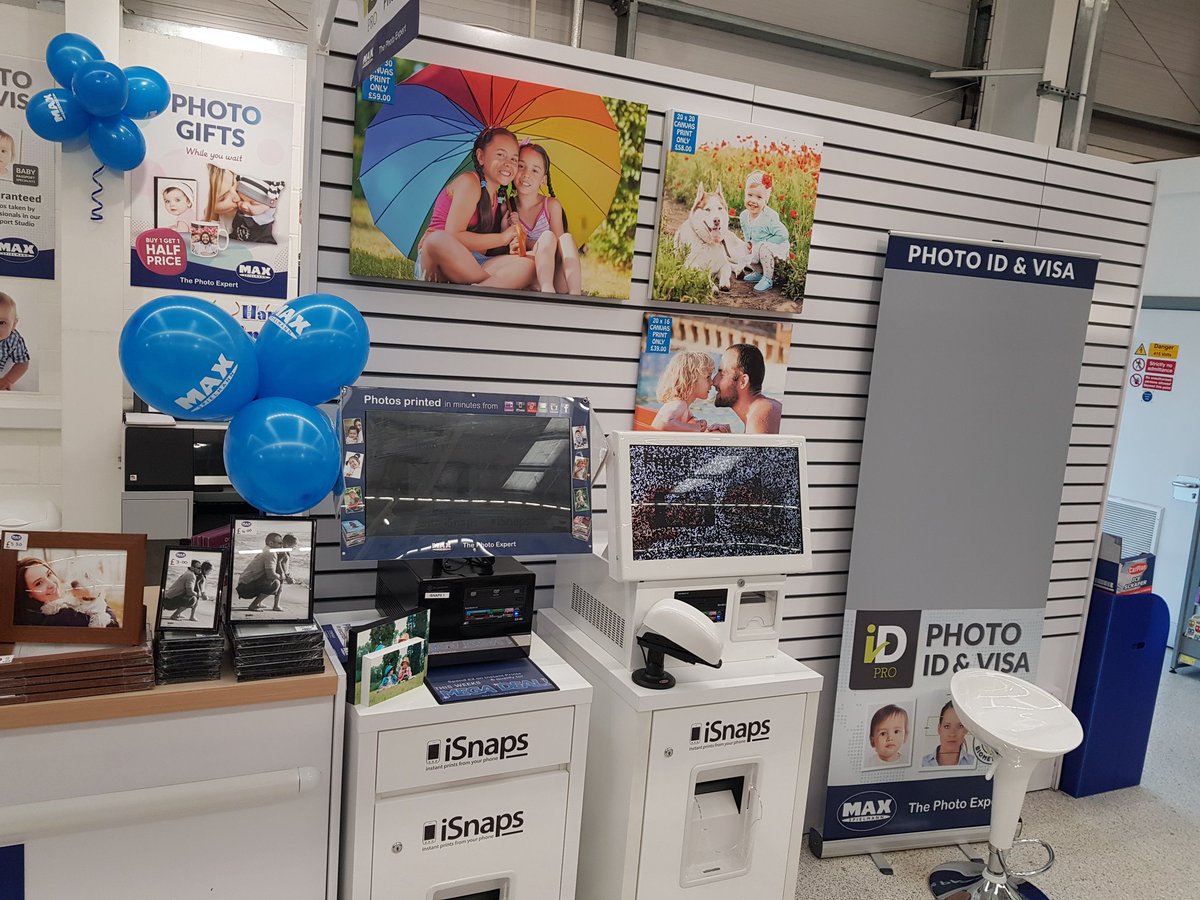 New shop in burnden park asda ready for business 👌 <a href="/JamesTCobbler/">James Timpson</a>  <a href="/SueBurden4/">Sue Burden</a>  <a href="/carolwilson62/">Carol Wilson</a> @ShesLikeAstar47  <a href="/lesleyderby123/">Lesley Derbyshire</a>