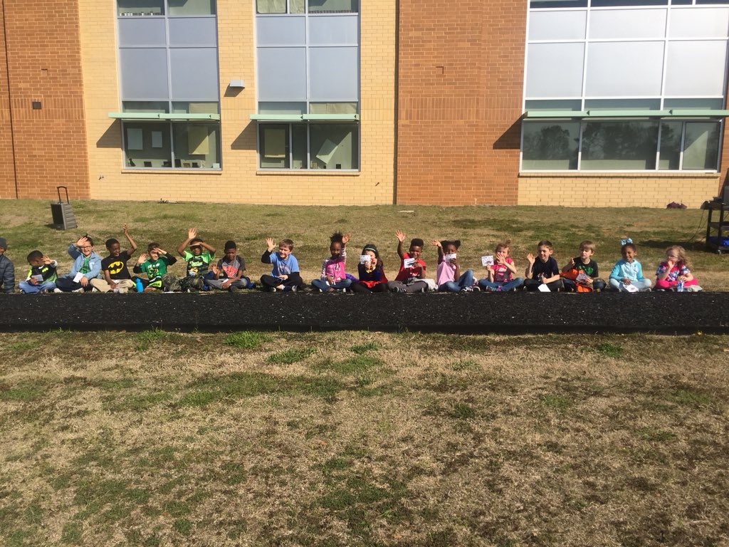 CastellKim's tweet photo. Cheering on 4th grade Lab Run participants @langfordlabs @RichlandTwo #LESlabs #TwitterBingo #LabRun #fitness #running #school #blythewood #SouthCarolina #Superheroday #Students #teachers #sunnyday #firstgrade @bridges_Art @NTanner_tech @KalbaughsKids https://t.co/TrHOCFSmyW