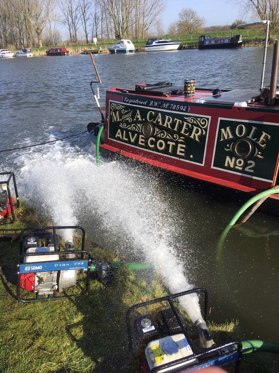 Ang_WaterwaysEA's tweet photo. Ben our #LockKeeper @ #DenverLock on the #ElyOuse #RiverGreatOuse literally bailed a river user out when his narrowboat began to sink.  Ben's quick thinking saved the boat, he got pumps running enabling the leak to be fixed. 1 quick thinking lock keeper = relieved &amp; happy boater! https://t.co/Sb7hdJwL5K