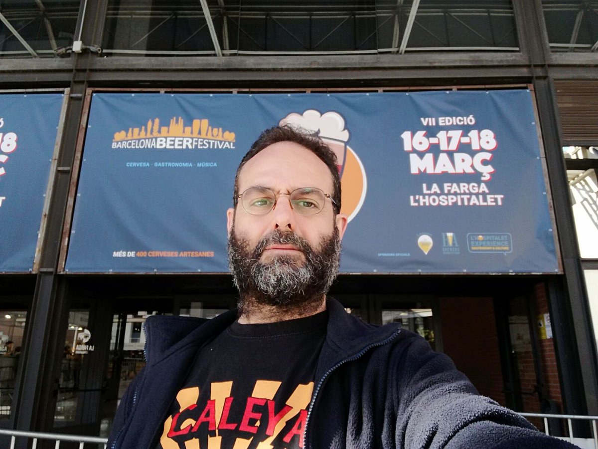 laporchamurcia's tweet photo. 😋🍻 ¡Nuestro catador oficial ya está en el @BcnBeerFest con su instinto cervecero activado! 🕵️ Seleccionará las mejores #cervezas artesanas del momento para que las disfrutes en @laporchamurcia próximamente #BBF18 #CervezaArtesana #Barcelona https://t.co/6F0GqtFzGF