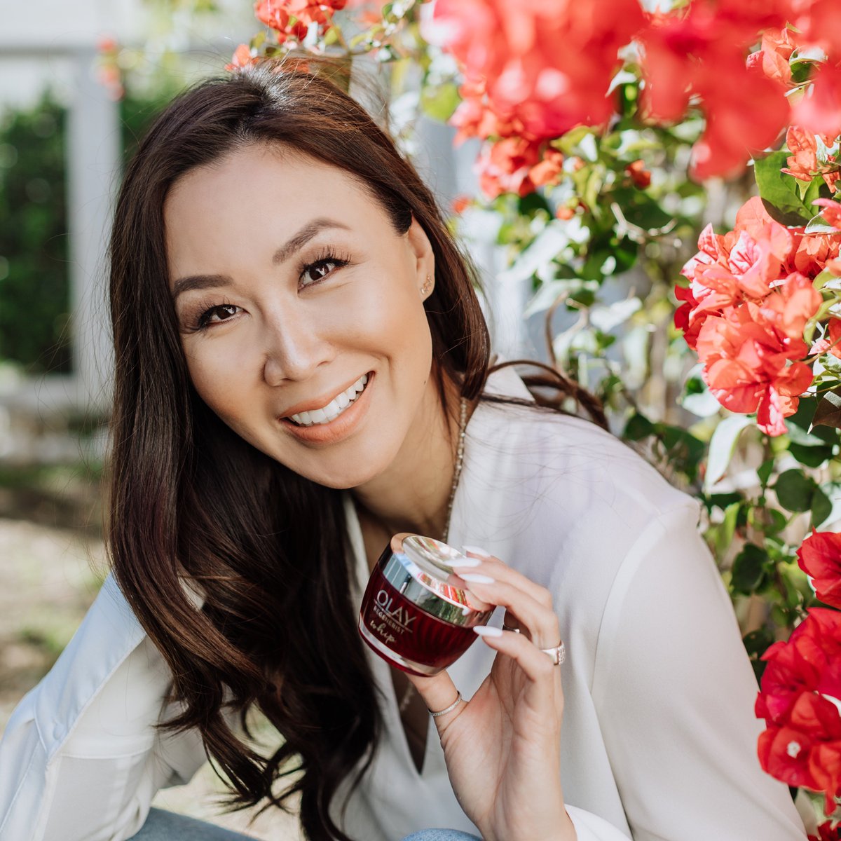 DianaElizabeth_'s tweet photo. When friends + DMs start asking what beauty products you've been using because your skin is glowing - that's when you know - it's working! Find my favorite moisturizer by @Olay - Regenerist Whip at Safeway + Albertsons. https://t.co/ZYiAEZKEVS #winterskinproblems #feelthewhip #ad https://t.co/6fsbsz9cO7