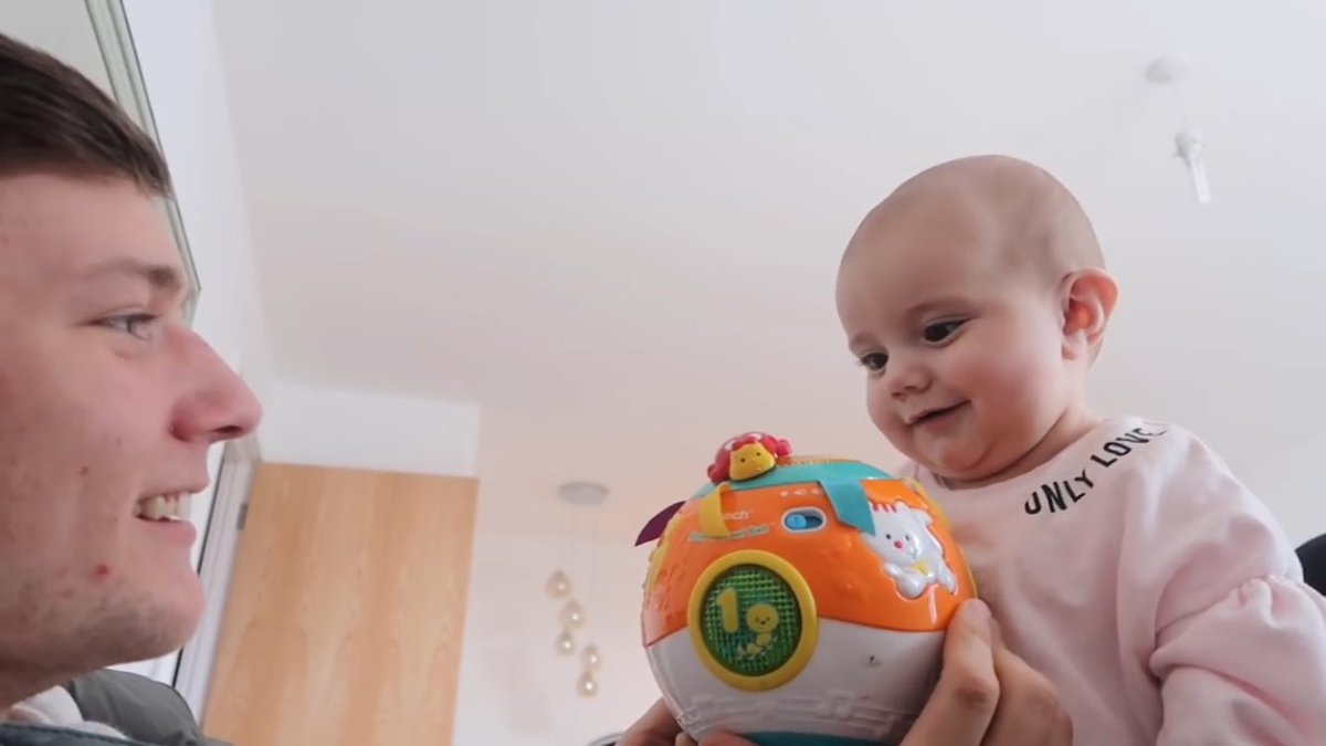maIibumaz's tweet photo. harlow is honestly the most precious baby ever. my heart cant handle this. https://t.co/BP7buTOrGs