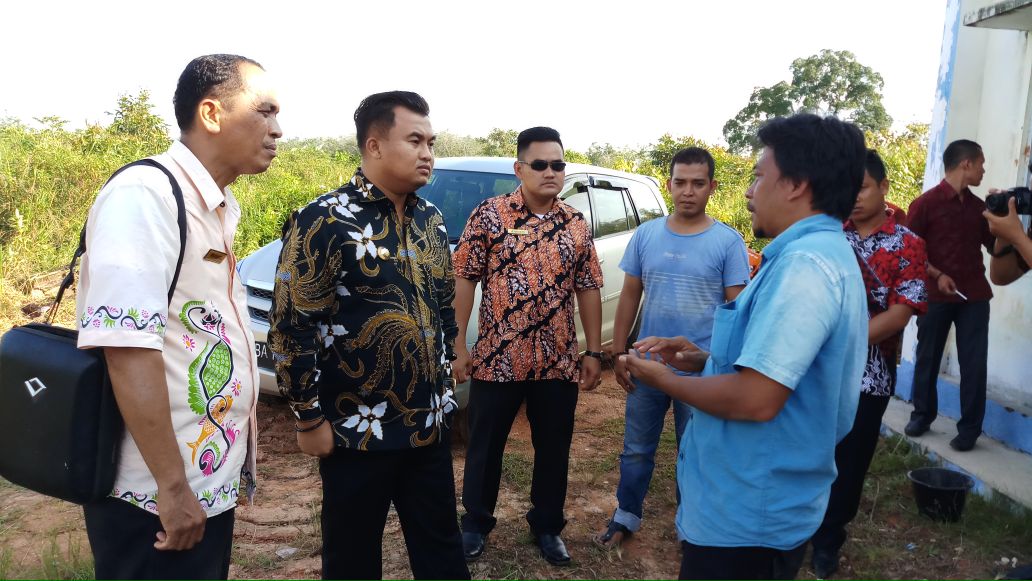 DJPB_SEIGELAM's tweet photo. Kunjungan Bupati Dharmasraya ke lokasi pembangunan Brodstock Centre #KabarKKP #Bpbat_sungai_gelam_bisa. @BudidayaKKP @kkpgoid @susipudjiastuti @s_soebjakto @mithajambi @mithajambi https://t.co/c8FMn2yt9o