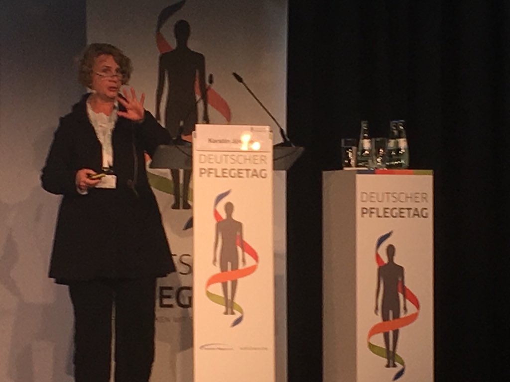 AOK_Politik's tweet photo. Kerstin Jüngling, Berliner Fachstelle für #Suchtprävention auf dem #Pflegetag: Bei Pflegebedürftigen oft Dauermedikation mit Benzodiazepinen (vor allem bei Schlafstörungen) obwohl sie nur 4-6 Wochen verordnet werden sollten. #Priscus-Liste immer noch zu wenig bekannt https://t.co/6IZKLDL40W
