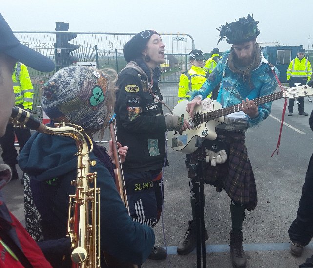 HambiBleibt's tweet photo. #JigAtTheRig #Action #Blocking the gate to #Quadrilla's #Fracking site in #Lancashire outside of #Blackpool. Another #ExtremeEnergy #Toxic #FossilFools #Extractionist #Climate destroyer meeting with #Resistance &amp; local #Protest
#FrackOff
#ClimateJustice
#ReclaimThePower
#FreeUP2 https://t.co/MM0kCgJa5s