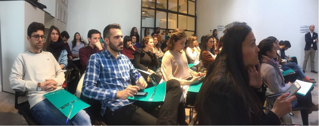 ephos_school's tweet photo. Alumnos del #MBA20 y #MMF13 en las IV jornadas de @AEAPS y #Ephos #conoceAEAPS4 https://t.co/PHyGPRQ7em