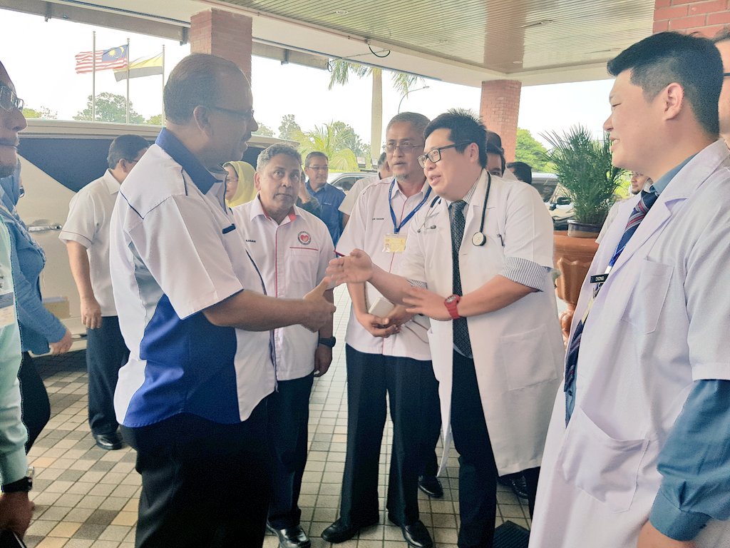 DrAliHamsa's tweet photo. Sekitar lawatan saya ke Hospital Slim River, #Perak bersama PUSPANITA. @KKMPutrajaya https://t.co/ttNi8rt4uE
