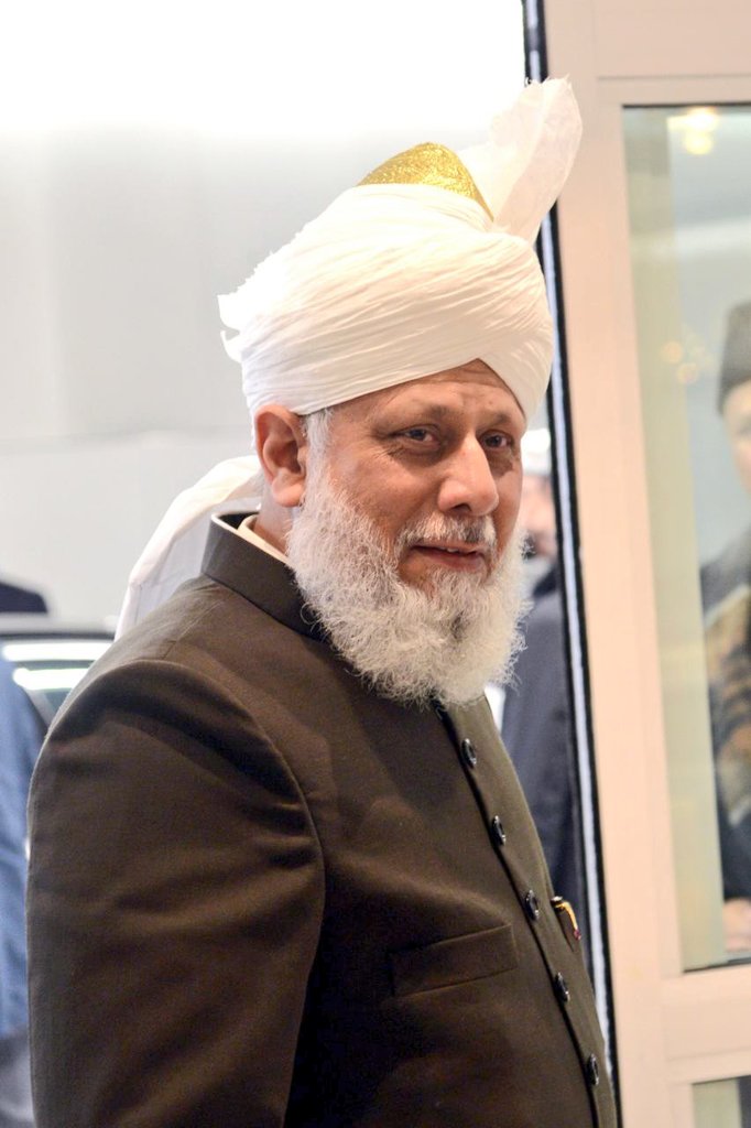 TheTrueIslamUK's tweet photo. "Caliph's peace call after hate letters." Metro Newspaper, today.

Worldwide Head and Khalifa of #Ahmadiyya Muslim Community to make keynote address at #PeaceSymposiumUK tomorrow on 17/03/18 in #BritainsBiggestMosque.

Please DM for media interest.

#FridayFeeling https://t.co/b9tllJsGWZ