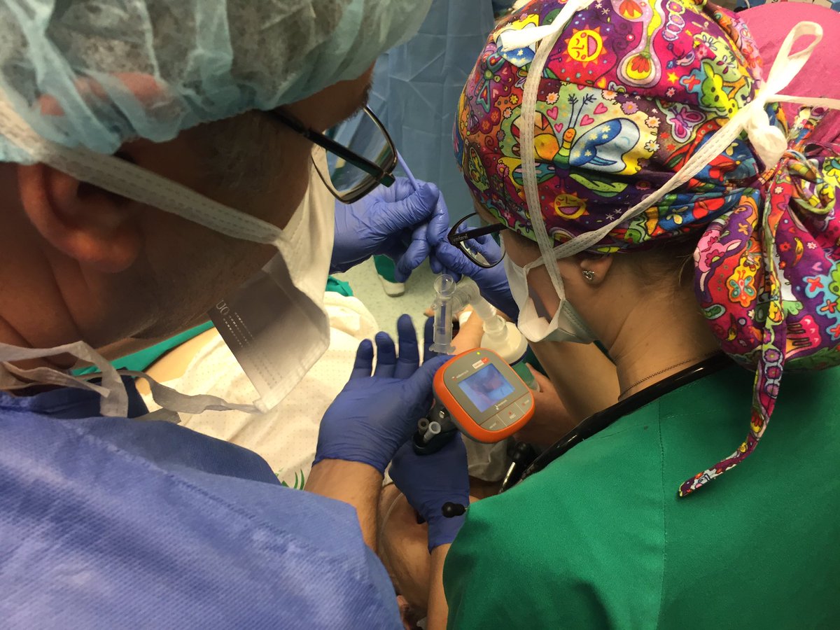 Manuel_vcv's tweet photo. Hoy Jornada de demostración de Total Track por @medcomflow con el lujo de contar con @peter78915 en @HUPMCadiz #airwayleads18 #airway #víaaereadifícil https://t.co/Yok1GDCwAX
