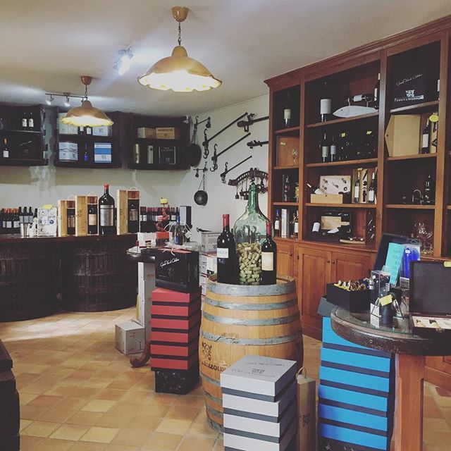 tenutaiuzzolini's tweet photo. Bevi il vino con rispetto, “lui” ti diverrà amico e ne avrai solo gioia e salute. (Luigi Veronelli)
#vino #vinocalabria #vini calabresi #tenutaiuzzolini #iuzzolini #calabria #ciro #ciromarina #vinitaliani #viniitalia #kalabrien #weine #italienischeweine… https://t.co/Zhtr7Dtyde https://t.co/G0ieVxaPlz