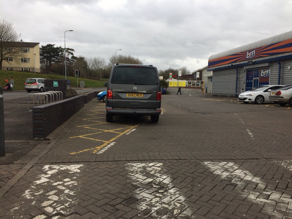 STEVE850988's tweet image. Grey VW Transporter van, Farmfoods Pentwyn Cardiff at 4pm Thursday 15/3/18, parked on hatched area adj to Pedestrian crossing, obscuring view.@ParkingWankers @Nice_Park_Job @Parking_Idiots_ @ParkingWanker@parklikeidiot@parkingdickhead@CardiffCantPark@BadlyParked