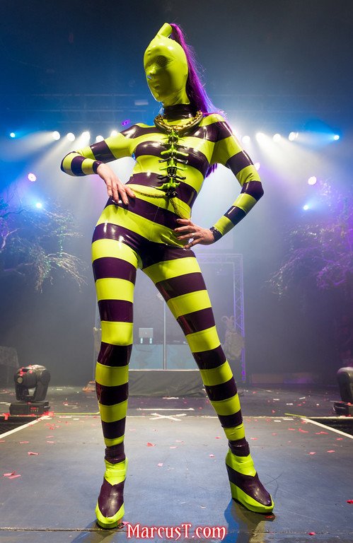 mantislondon's tweet photo. On the catwalk... Our ram’s spine harness in lime &amp; black 💚🖤
📸 @MarcusTPhoto at @torture_garden - outfit by @DayneHenderson 
https://t.co/MOuNgdTYCP
#fetishfashion #extremejewellery #extremejewelry #avantgarde #latex #harness #bones #realbones https://t.co/eH5idor2BW
