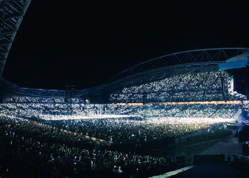 AccorStadium's tweet photo. SYDNEY loves #EdSheeran, it’s that simple! Another night of over 80,000 fans crammed into @ANZStadium for #DivideTourAUNZ. Wow. https://t.co/GL19Xw2te1