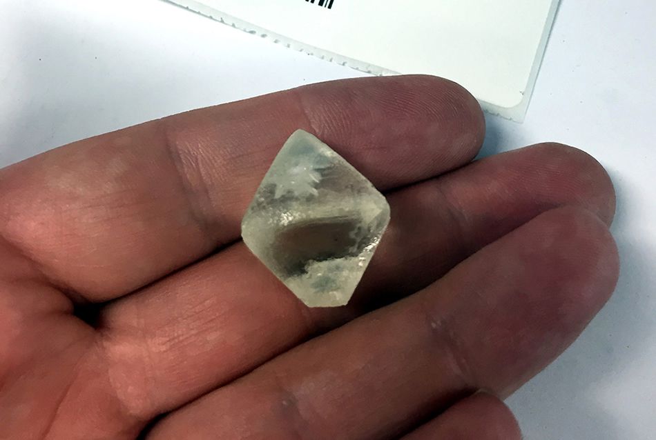 TheDiamondLoupe's tweet photo. Canadian miner Mountain Province's 2nd sale of 2018 given a boost by fancy color diamonds &amp; specials (+10.8 ct.) from Gahcho Kué mine, aims to initiate dividend https://t.co/XL7Xgs81j7 https://t.co/nSB8eovNfT