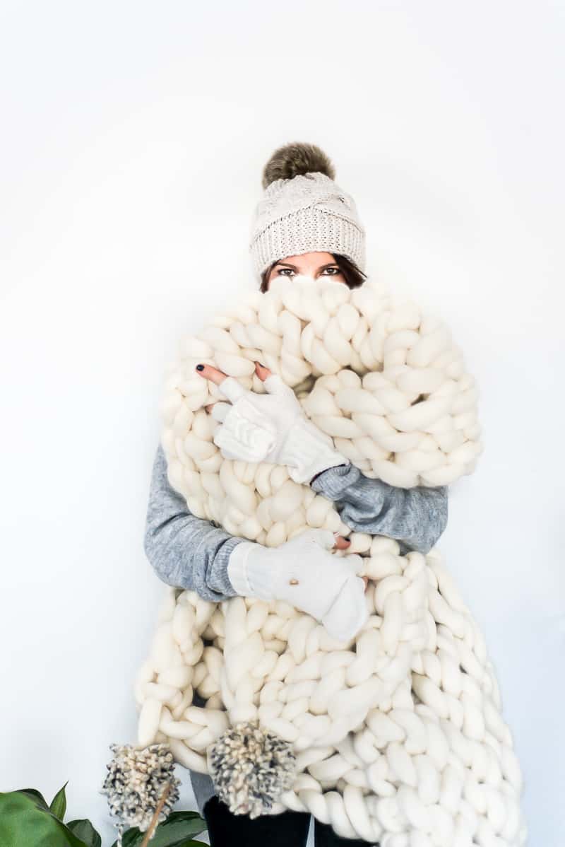 PlaceofMyTaste's tweet photo. It's not to late to snuggle up with your own fancy blanket- make it in about an hour! https://t.co/uz8hDNG6VQ https://t.co/b9vIPZr8oe