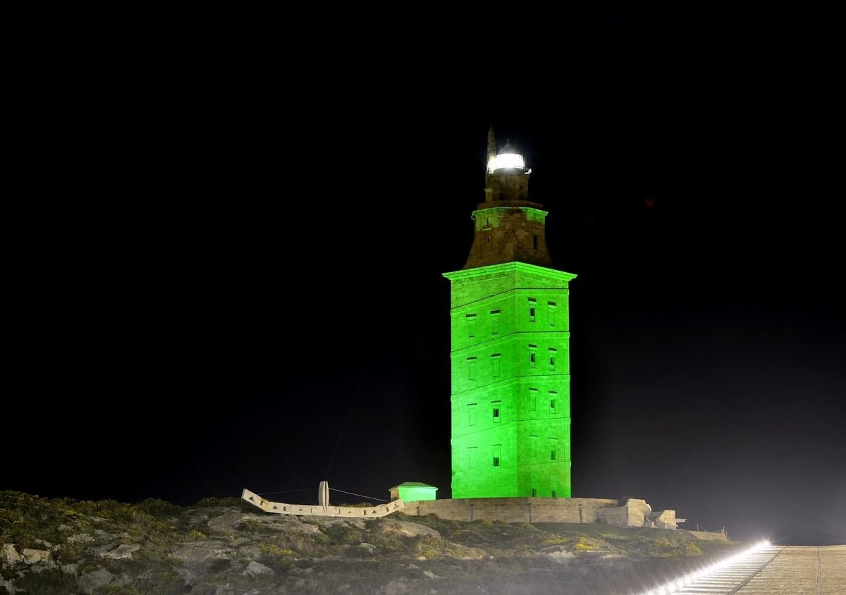 SienteGalicia's tweet photo. Esta noche, la #TorreDeHércules se iluminará de verde con motivo de #SanPatrico 🍀  #OlaVerde #SienteGalicia https://t.co/QRaMn90qfz