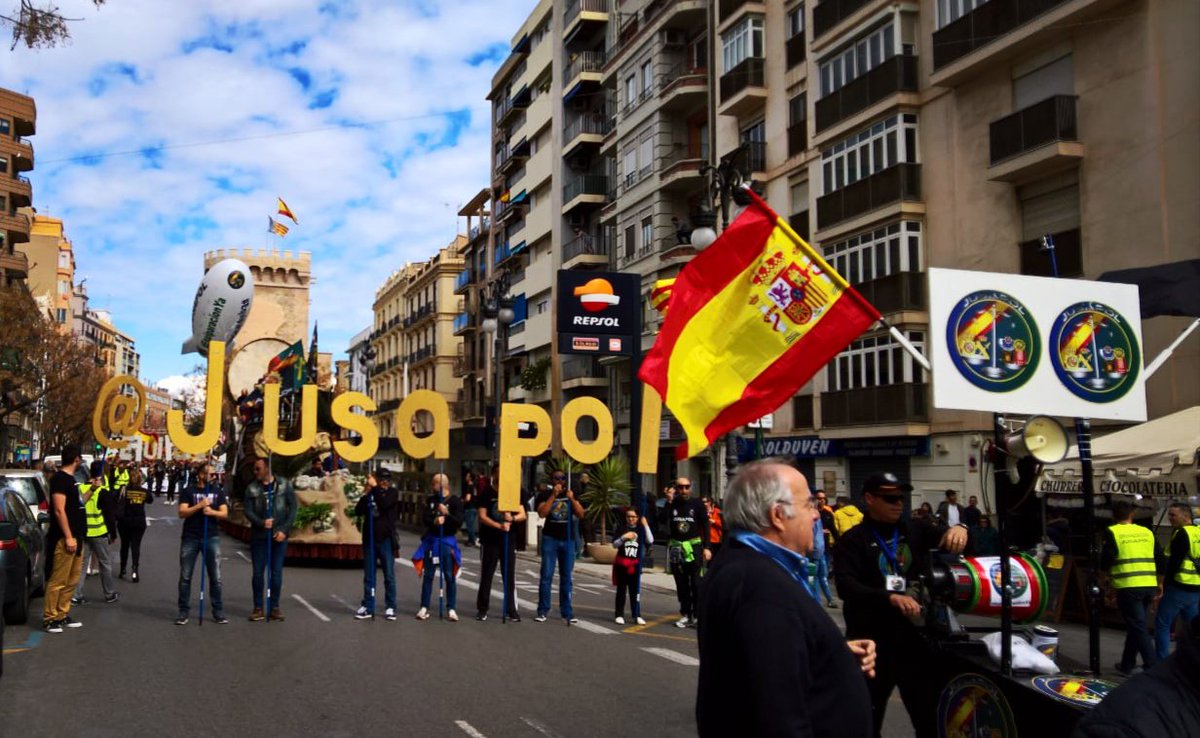 UPYDValencia's tweet photo. Estamos hoy apoyando en las calles de Valencia a 
@jusapol y @jusapolvalencia  #16MValencia por la #EquiparacionSalarial de 
@policia y @guardiacivil  con las policías autonómicas.
#EquiparacionYa #JusapolValencia https://t.co/z2adNl2uTJ