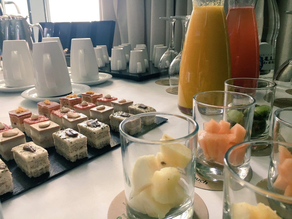 veronika_poveda's tweet photo. ¿Hacemos un break? 🥐🍊☕️
#onlyinmelia #mhi #breaktime #meliabenidorm #coffebreak #meliamed https://t.co/OgLD6G9NNs