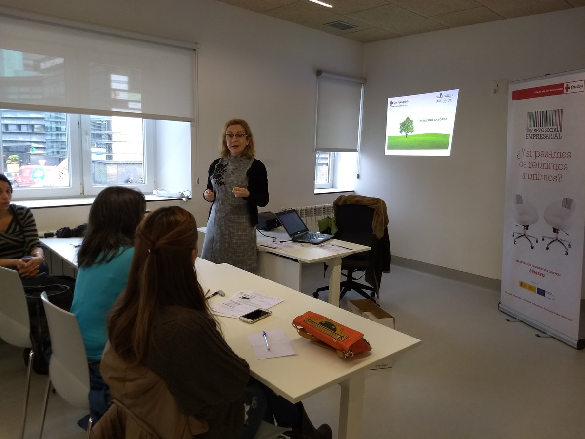 PMANUTRIGRAS's tweet photo. El pasado 9 de Marzo, @PMANUTRIGRAS impartió una Charla en la sede de @CruzRojaEsp Cruz Roja Española sobre las oportunidades laborales que ofrece el sector de medio medioambiente en la actualidad. https://t.co/AxSNhUId1s