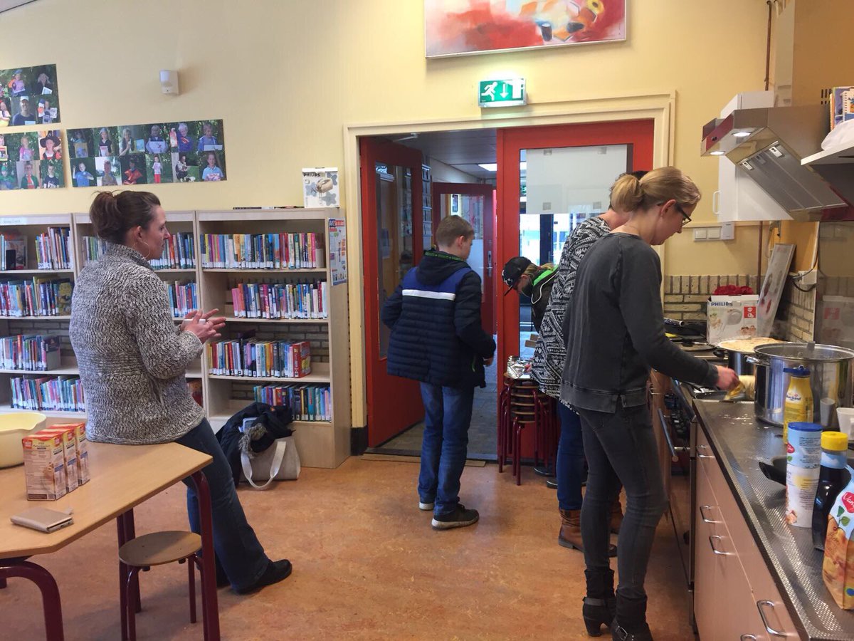 AMNienhuis's tweet photo. Zeer geslaagde #nationalepannenkoekendag op de Wilgenstee, dorpshuis Ons Huis #zeerijp en De Zandplaat #tzandt https://t.co/EKHKGmrGsT