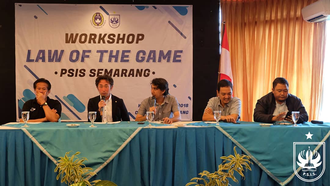 psisfcofficial's tweet photo. Workshop Law Of The Game PSIS Semarang menghadirkan pembicara dari PSSI yaitu Mr. Toshiyuki Nagi, Mr. Efraim Bawole, dan Mr. Ngadiman Asri di Borobudur Hall Candi View Hotel, Jum'at (16/3) siang.

#PSIS #PSSI https://t.co/eVCs8x81J9